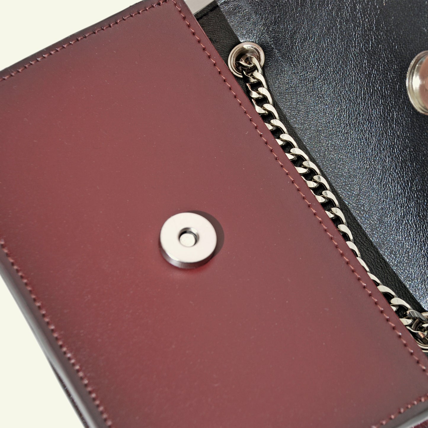 Gia Bag in airbrushed leather "Shiny Burgundy #45082c"