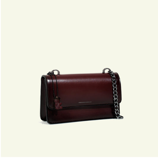 Borsa Brenda in pelle aerografata "Shiny Burgundy #45082c"