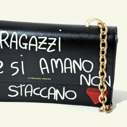 Brenda Bag in hand-painted leather "I ragazzi che si amano..."