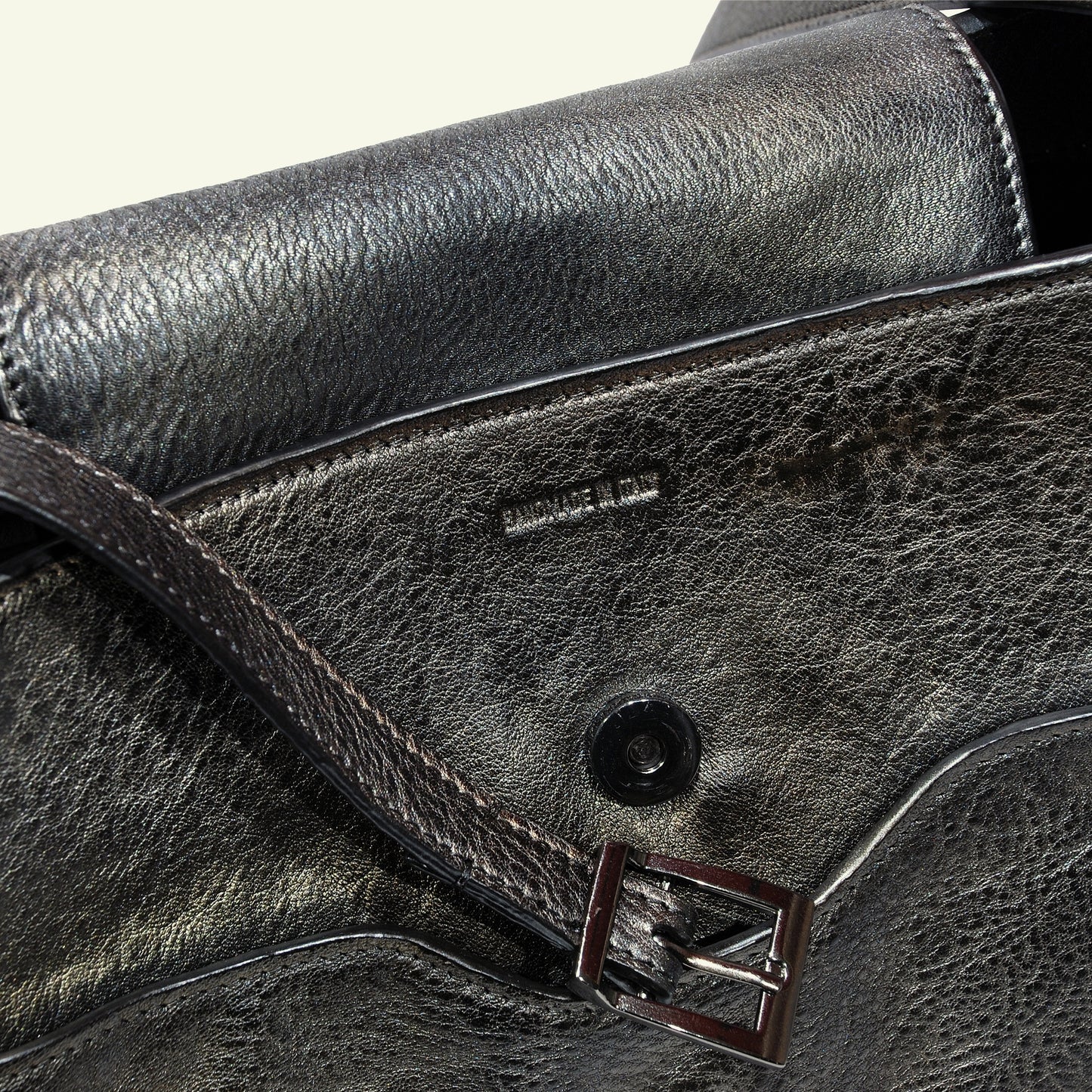 Large Pascale in Pelle Aerografata “Warm Metal”