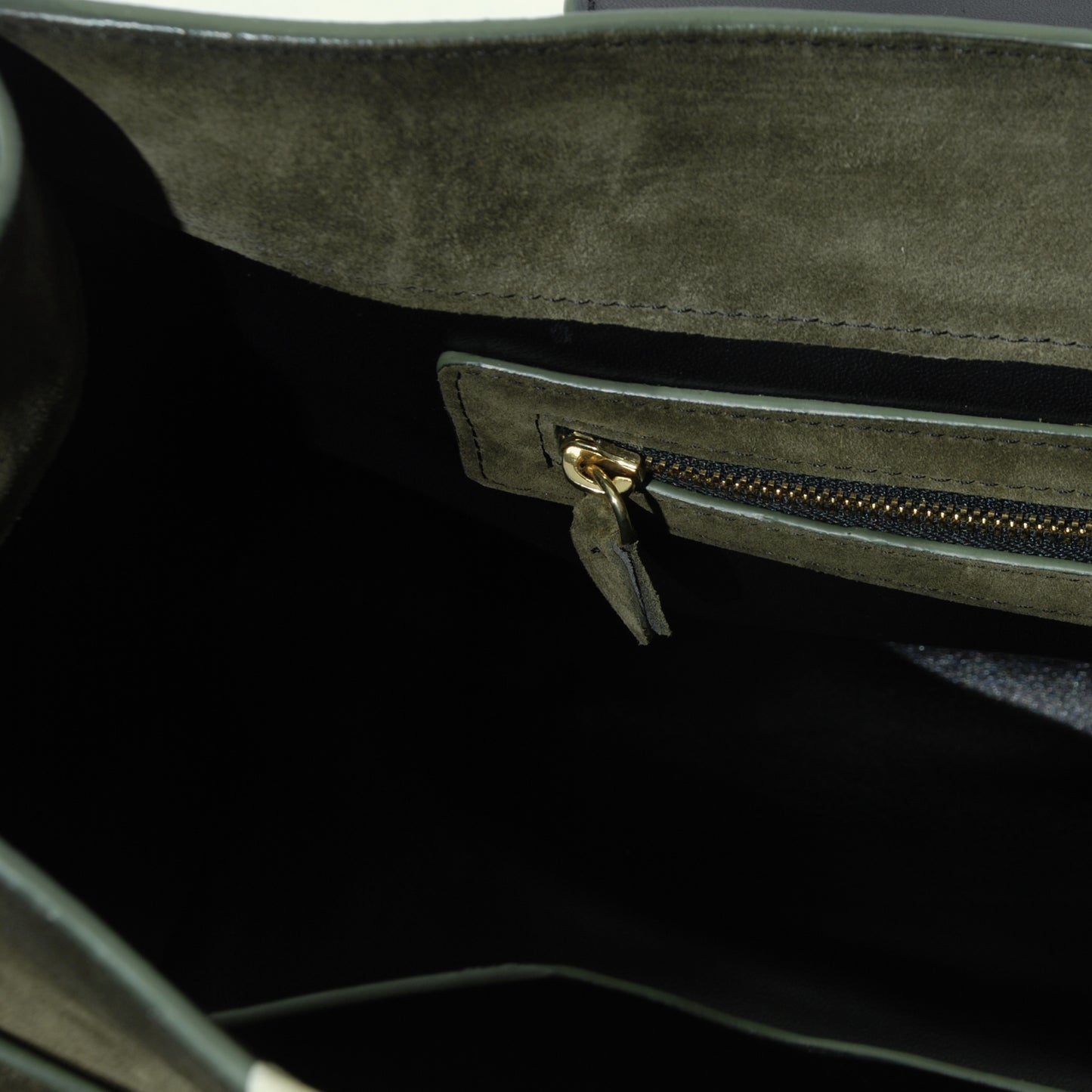 Large Pascale Bag in airbrushed suede "Britsh Green"