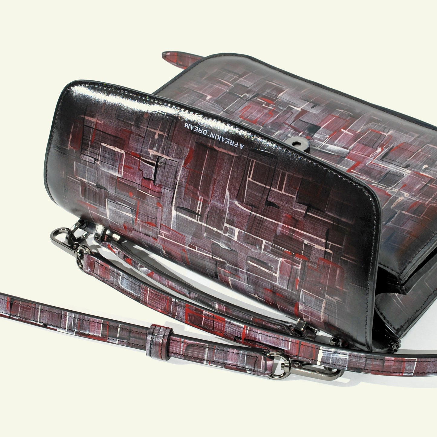 Tori bag in airbrushed leather "Our own bouclè in burgundy"