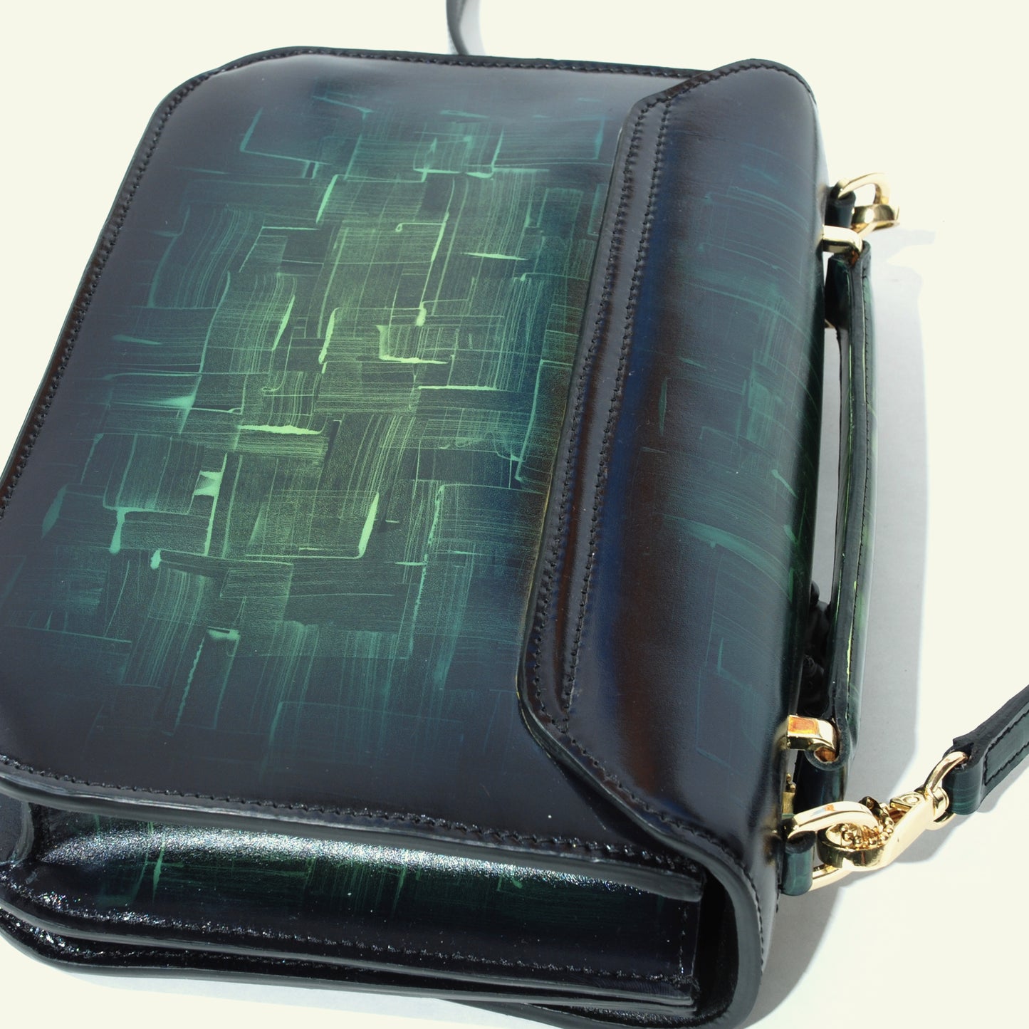 Tori bag in airbrushed leather "Our own bouclè in green"