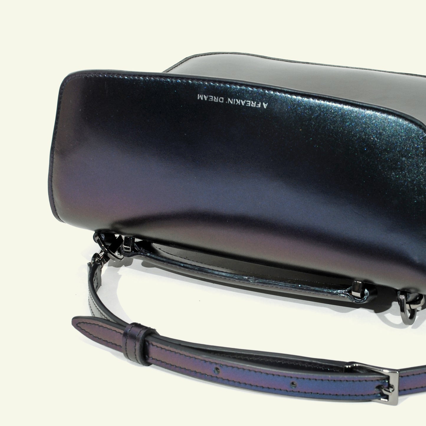 Tori bag in airbrushed leather "iridescent oil"